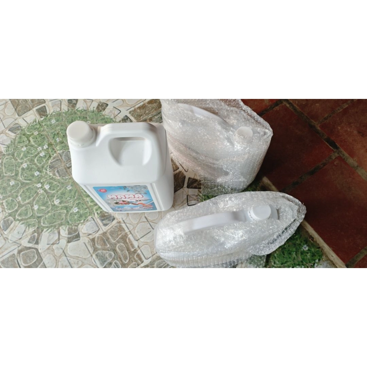 Chất lượng: ổn
Mùi thơm: ổn
Làm sạch: ổn
Đã nhận đc nc giặt. Bên GHN nhưng khá nhanh. 
Nhà dùng loại mama này lâu năm rồi lên khá thích dòng nc giặt này. Mong shop nhập dòng này về đều để đc dùng lâu dài