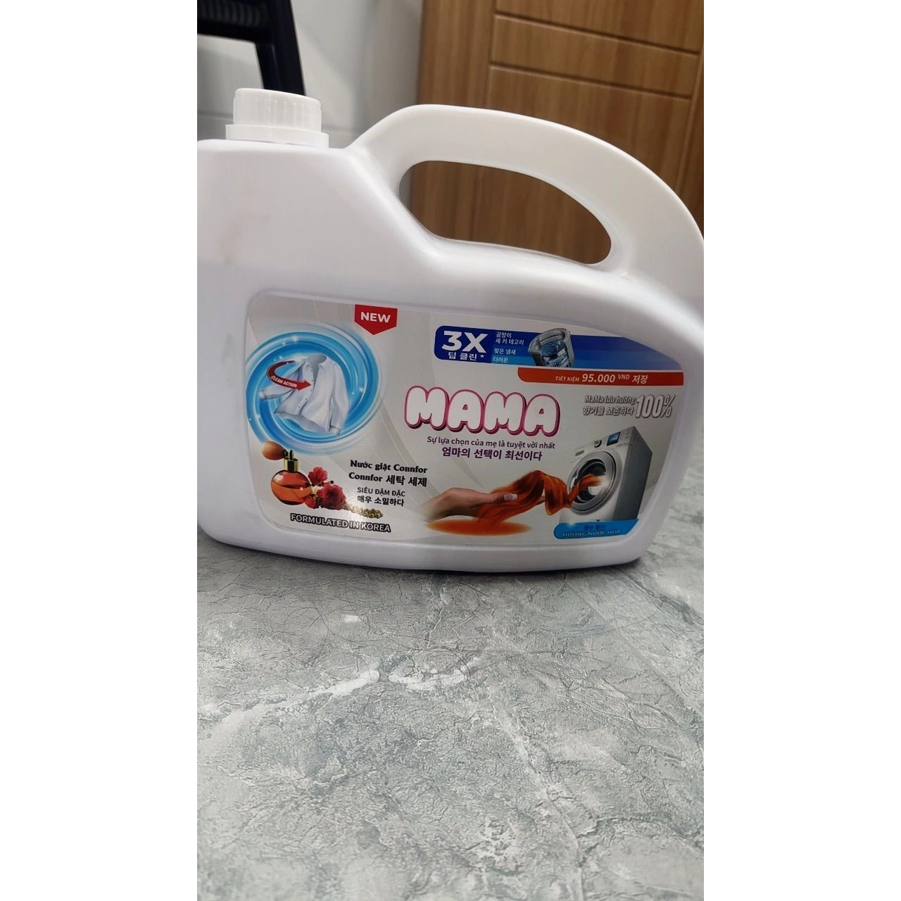 Mùi thơm khá là dễ chịu. Chất không đậm đặc lắm. Sạch cũng sạch mùi cũng thơm
